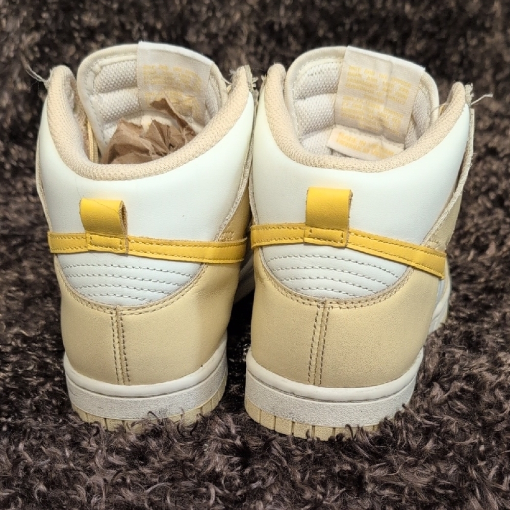 Women's Nike Dunk High "Pale Vanilla" - Picture 4 of 7